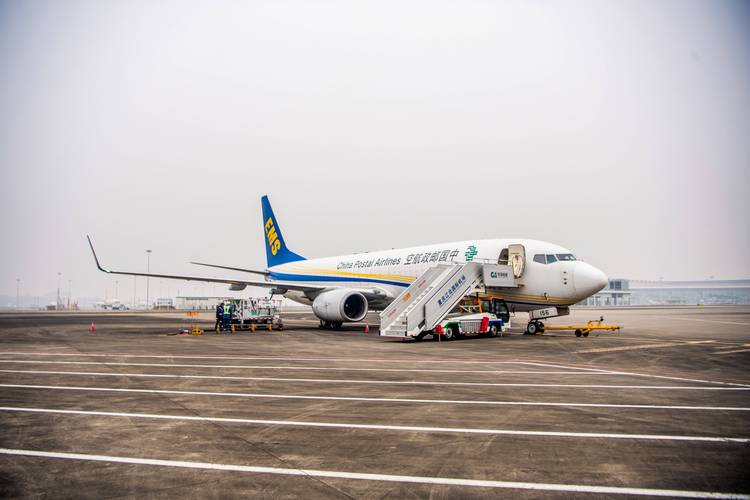 搭建中缅空中物流新通道 中国邮政"重庆至仰光"国际货邮航线首航